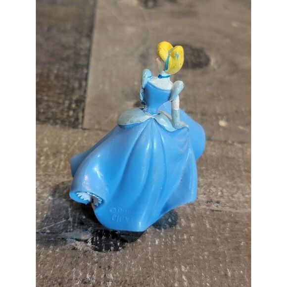Mini Cinderella princess Disney running ball toy figure - Picture 4 of 5